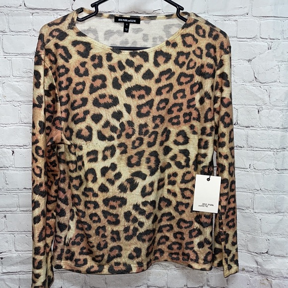 🎉Flash Sale❣️🎉 Hye Park and Lune SOFT Cheetah Top - Picture 3 of 10